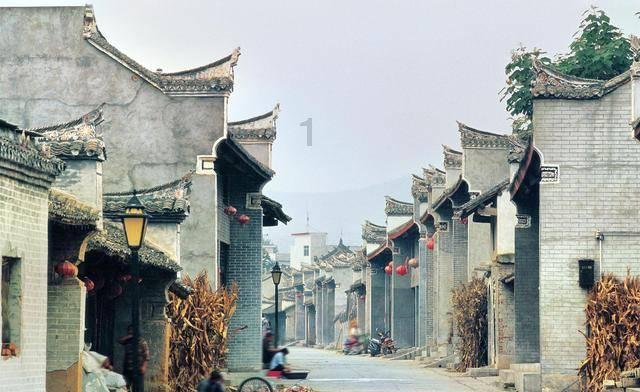 重庆黄泥磅医院林旭峰医生:面肌痉挛和贝尔面瘫有什么区别?